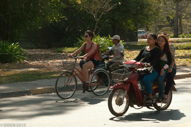 Bicycle-Motorbike-Siem-Reap-Traffic-Cambodia-Bikes-250287.jpg